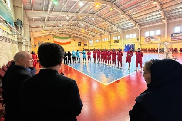 تاج خطاب به بانوان فوتسال منتظر افتخارآفرینی شما هستیم