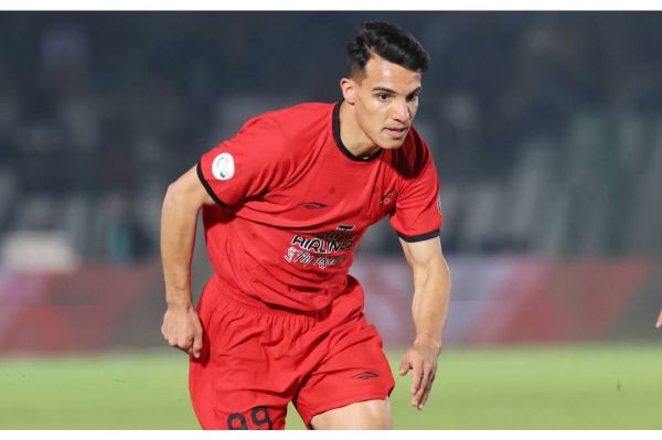 حسینزاده مهارشدنی نیست؛ یکی به تور یکی به پرچم