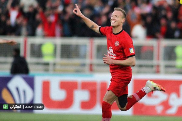 دروژدک، قاتل بیرحمِ تراکتور در محوطه جریمه