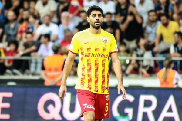 هافبک اسبق استقلال برابر تیم مورینیو فیکس بازی میکند