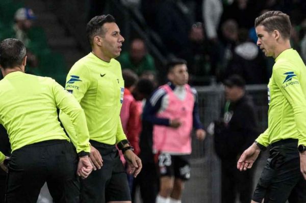  دستگیری فردی که در فرانسه به سمت سر داور سکه پرتاب کرد