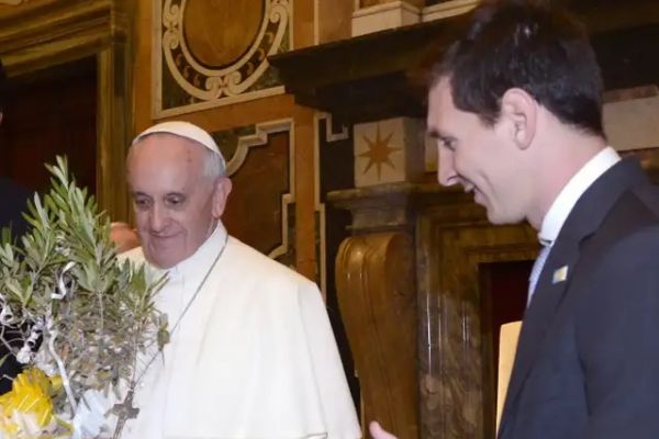  پیام احساسی مسی برای درگذشت پاپ