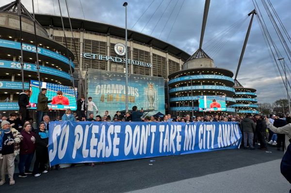 اعتراض هواداران منچسترسیتی به قیمت بالای بلیت ورزشگاه اتحاد