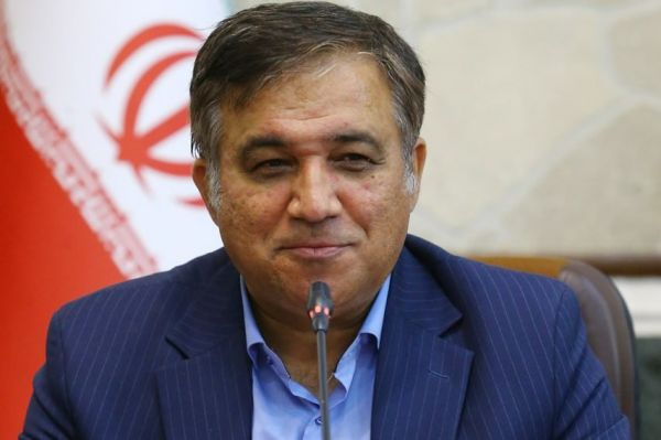  تاجرنیا  یک ماه پیش رو فقط حمایت کنیم