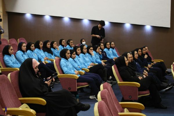  گزارش تصویری  دیدار معاون رئیس جمهور با بانوان فوتسال