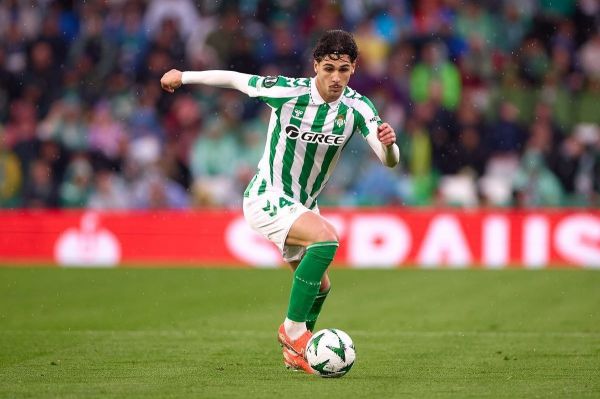  منچستریونایتد در حال بررسی جذب هافبک بتیس