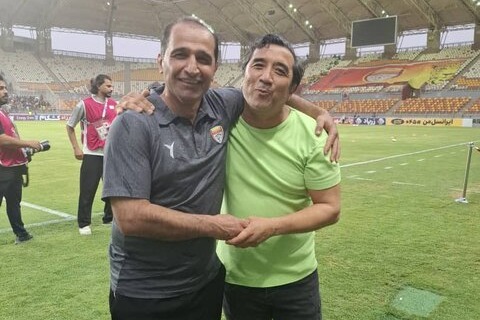  حواشی بازی فولاد و تراکتور  دعوای ناظر بازی و خداداد عزیزی