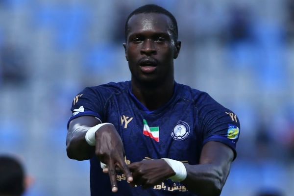 پرواز اندونگ در قائمشهر؛ مدافع گل گهر رونالدو شد عکس