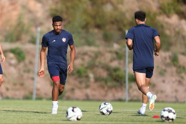 العملود در اختیار کادرفنی پرسپولیس قرار گرفت