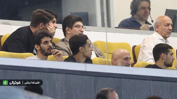 اتفاق ویژه؛ اعتراض هواداران استقلال به سمیعی در روز صعود