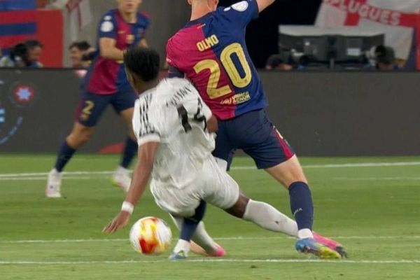 جنجال داور فینال کوپا دل ری؛ شوامنی باید اخراج میشد