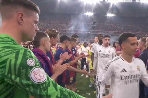 عکس؛ تونل بازیکنان بارسلونا برای رئال مادرید