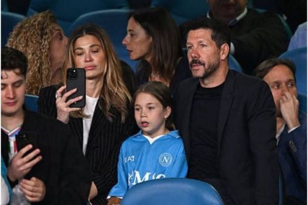  دیگو سیمئونه و خانواده مهمان ویژه دیدار اخیر ناپولی