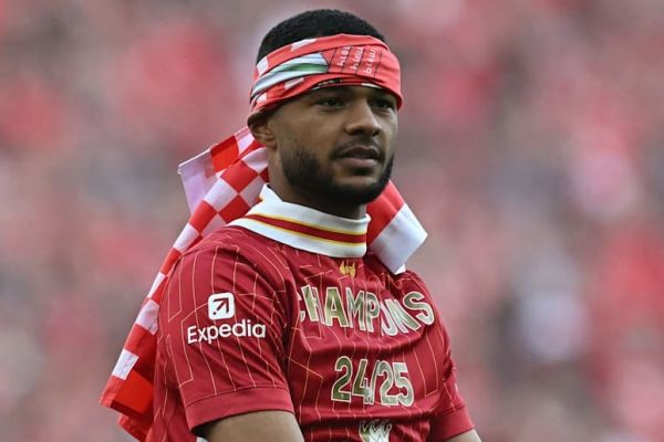 امیدواری ستاره لیورپول به ماندن آرنولد در آنفیلد