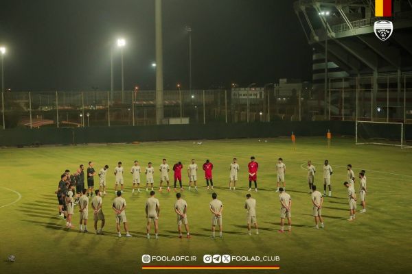 یک دقیقه سکوت در تمرین فولاد به احترام جانباختگان حادثه بندرعباس