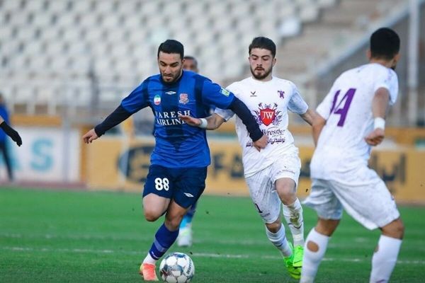  حضور تماشاگران خانم در دیدار نساجی و هوادار