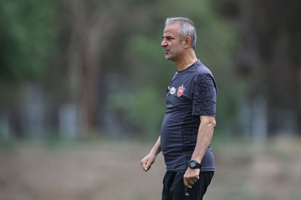 اجرای برنامههای تاکتیکی پرسپولیس در هوای طوفانی