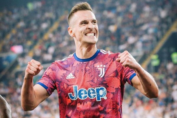 تمدید قرارداد مهاجم لهستانی با یوونتوس تا ۲۰۲۶ قطعی شد