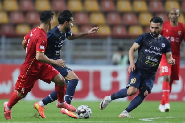 چادرملو و فولاد؛ تنها با حضور تماشاگران خانم