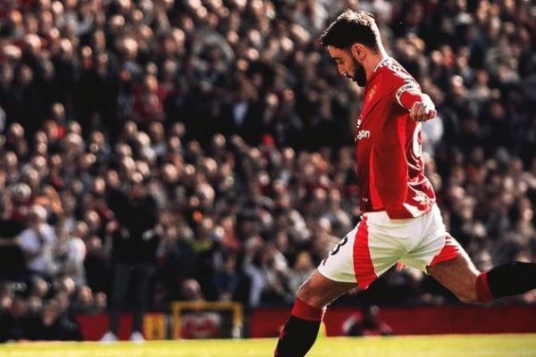 ستاره پرتغالی بهترین بازیکن ماه آپریل شیاطین سرخ