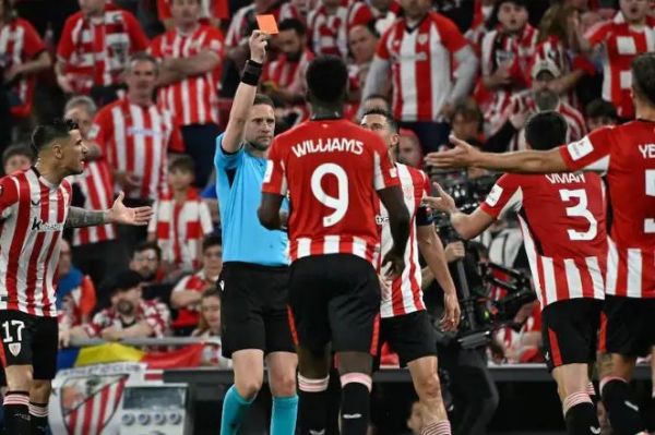  نظر سرمربی بیلبائو در مورد داور پس از شکست مقابل منچستریونایتد