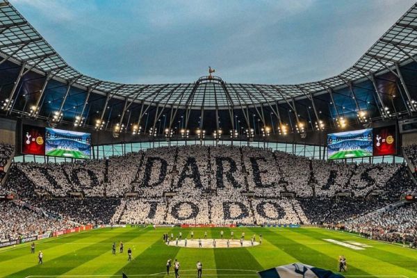 تیفوی جالب هواداران تاتنهام در لیگ اروپا