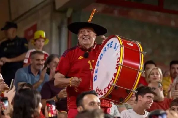 لیدر معروف تیم ملی اسپانیا درگذشت عکس