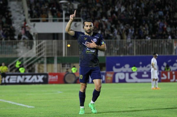  تیغ تیز ستاره چادرملو علیه تیم‌های سابق