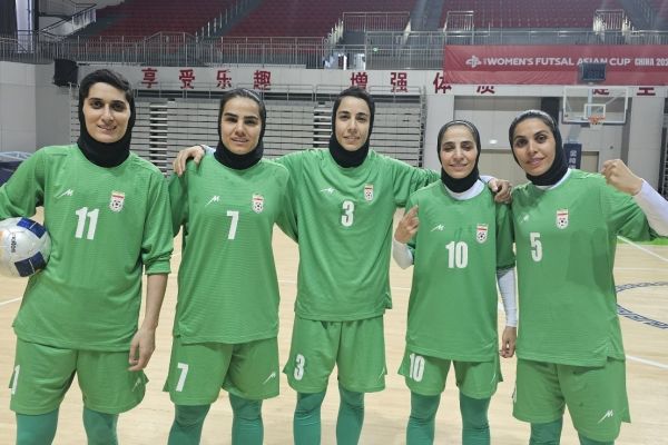 تمرین شاداب ملی پوشان در سالن دانشکده مغولستان