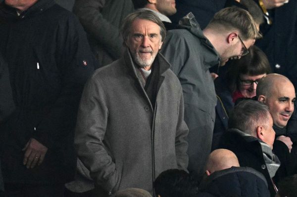 مالک منچستریونایتد حتی به قدیمیترین کارمند این تیم نیز رحم نکرد