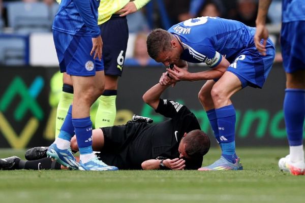 واردی و استفاده از سوت داور مصدوم