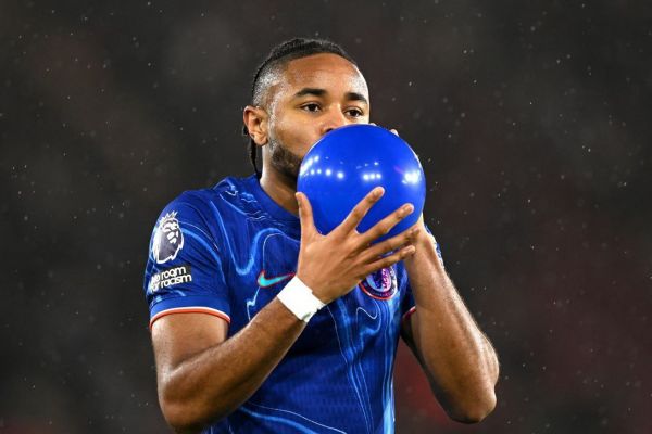 لیورپول در تلاش برای جذب وینگر ناکام چلسی