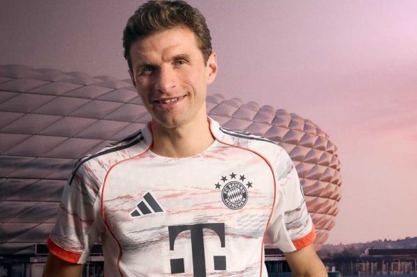  رونمایی از پیراهن دوم بایرن‌مونیخ در فصل ۲۰۲۵-۲۰۲۶