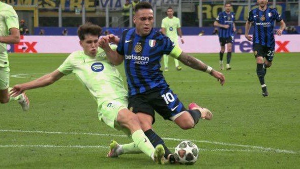  عکس؛ لحظه‌ای که مدافع 18 ساله بارسلونا پنالتی داد