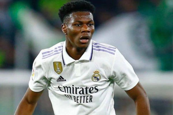  شیاطین سرخ در جستجوی خرید یک هافبک جدید