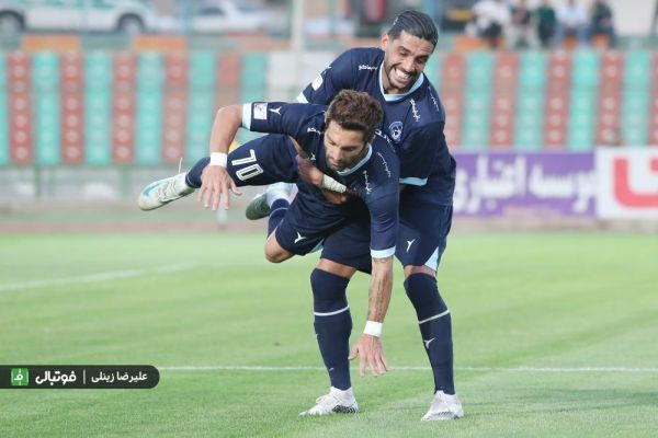  سالتو در زمین چمن؛ شادی گل پیکان هم امتیاز داشت   عکس