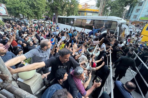  کاروان پرسپولیس وارد خرم‌آباد شد