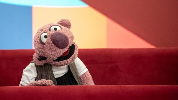 شوخی با پخش بازی استقلال و خیبر در شبکه نسیم؛ جنابخان گزارش میکند