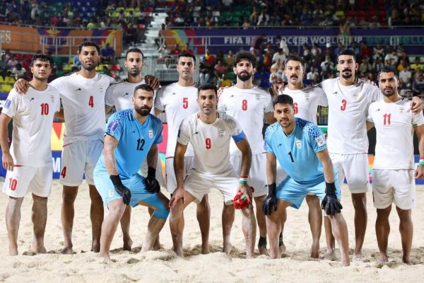  پیراهن سفید بر تن ایران مقابل بلاروس