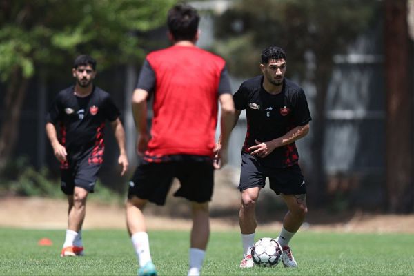  برگزاری تمرین آدینه پرسپولیس در دو گروه