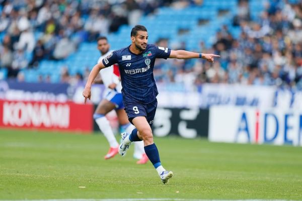  تصویر کارتونی زاهدی روی دست هواداران آویسپا