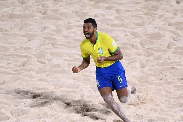 برزیل به فینال جام جهانی فوتبال ساحلی رسید