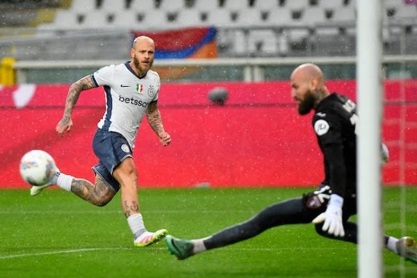 برد مهم اینتر با درخشش طارمی