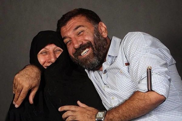  مادر انصاریان  هر شب با عکس علی حرف می‌زنم