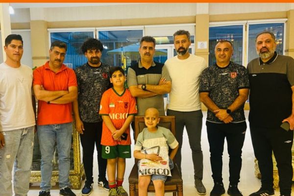 دیدار سرمربی مس رفسنجان با دانشآموز رفسنجانی