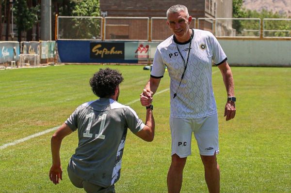  کارترون برای بردن استقلال از آقایی‌‌پور کمک خواست