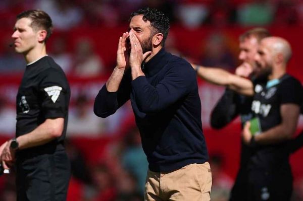  حمایت سرمربی منچستریونایتد از کارکنان و اعضای کادرفنی باشگاه