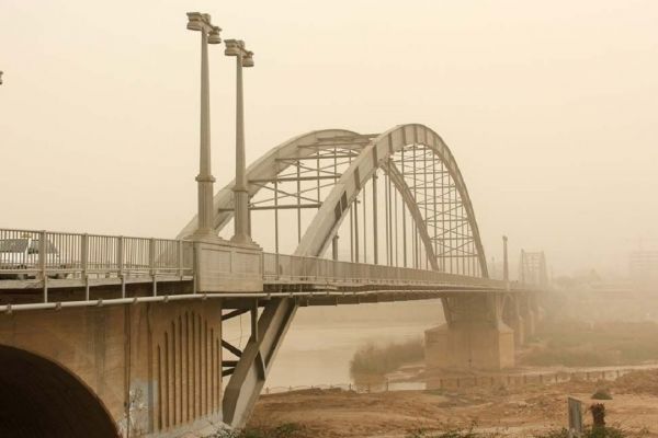 گرد و خاک مانع برگزاری لیگ برتر نشد