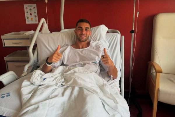 عکس؛ مهاجم بارسلونا پس از عمل جراحی آپاندیس