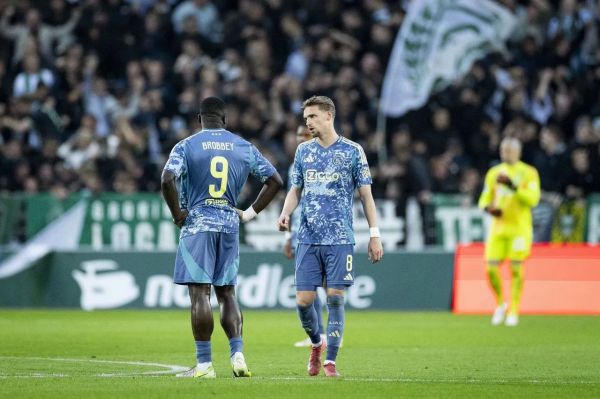  جام قهرمانی از دست آژاکس لغزید